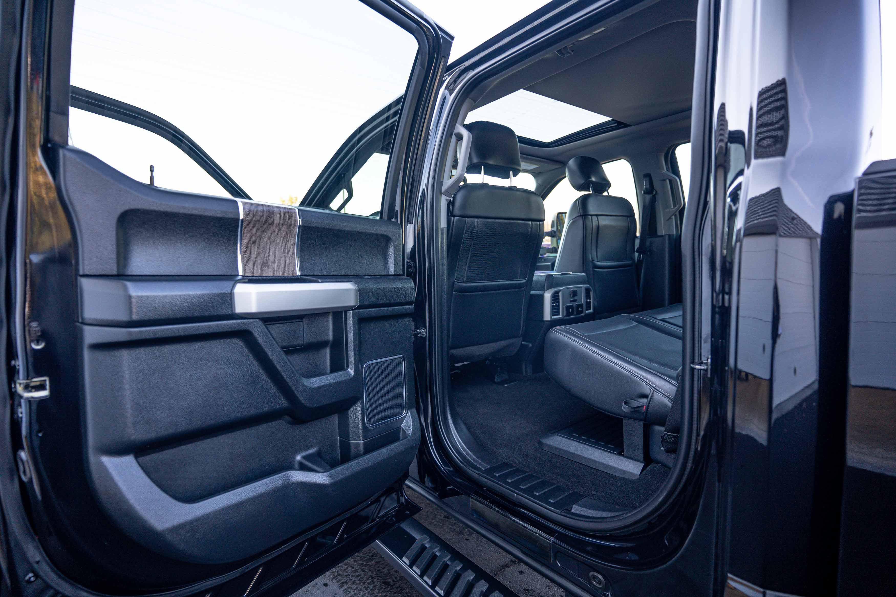 Used 2019 Ford F250 Lariat w/ Lariat Ultimate Package AWD/4WD image 15