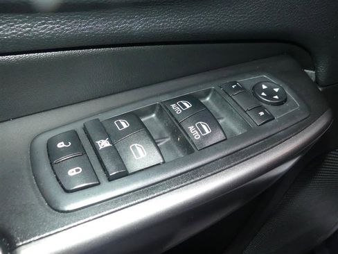 Used 2019 Jeep Cherokee Limited image 21