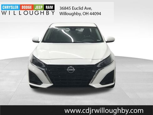 Used 2023 Nissan Altima 2.5 S image 2