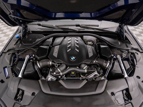 Certified 2022 BMW 750i xDrive w/ Luxury Rear Seating Package image 37