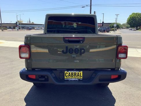 New 2025 Jeep Gladiator Sport image 28