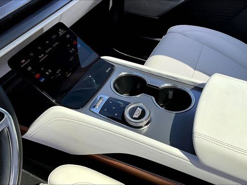 New 2026 Cadillac Vistiq Luxury image 8