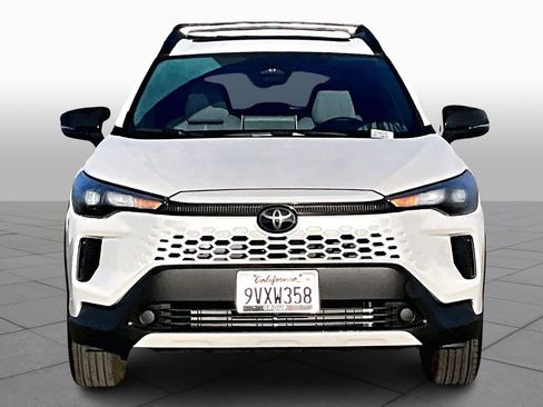 Used 2026 Toyota Corolla Cross SE image 3