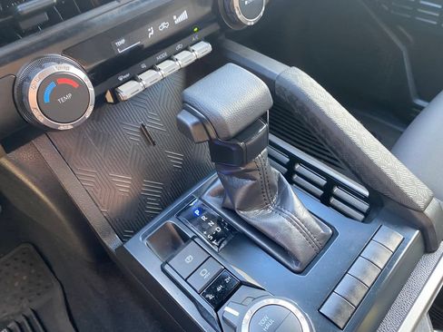 Used 2025 Toyota Tacoma SR5 AWD/4WD image 17