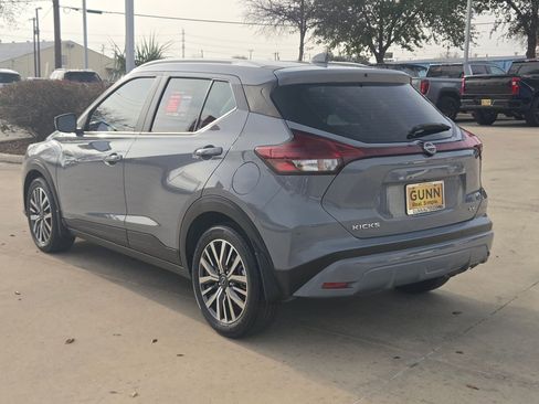 Used 2023 Nissan Kicks SV image 5