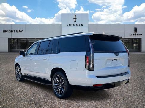 Used 2022 Cadillac Escalade ESV Sport Platinum image 2