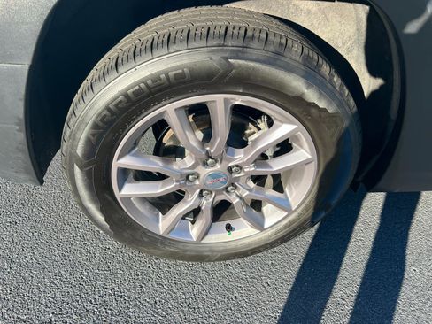 Used 2023 GMC Terrain SLT image 32