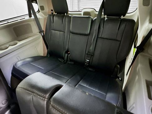 Used 2015 Chrysler Town & Country Touring FWD image 25