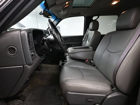 Used 2005 Chevrolet Silverado 2500 LS w/ Heavy-Duty Power Package AWD/4WD image 22