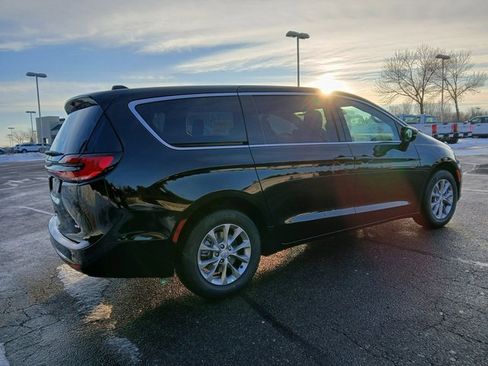 New 2026 Chrysler Pacifica Select image 6
