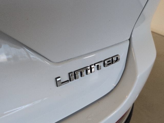 Used 2023 Jeep Grand Cherokee Limited AWD/4WD image 38