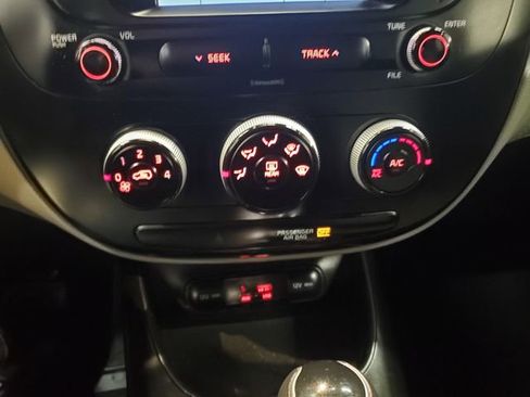 Used 2019 Kia Soul image 19