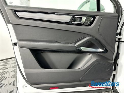 Used 2023 Porsche Cayenne Turbo image 43