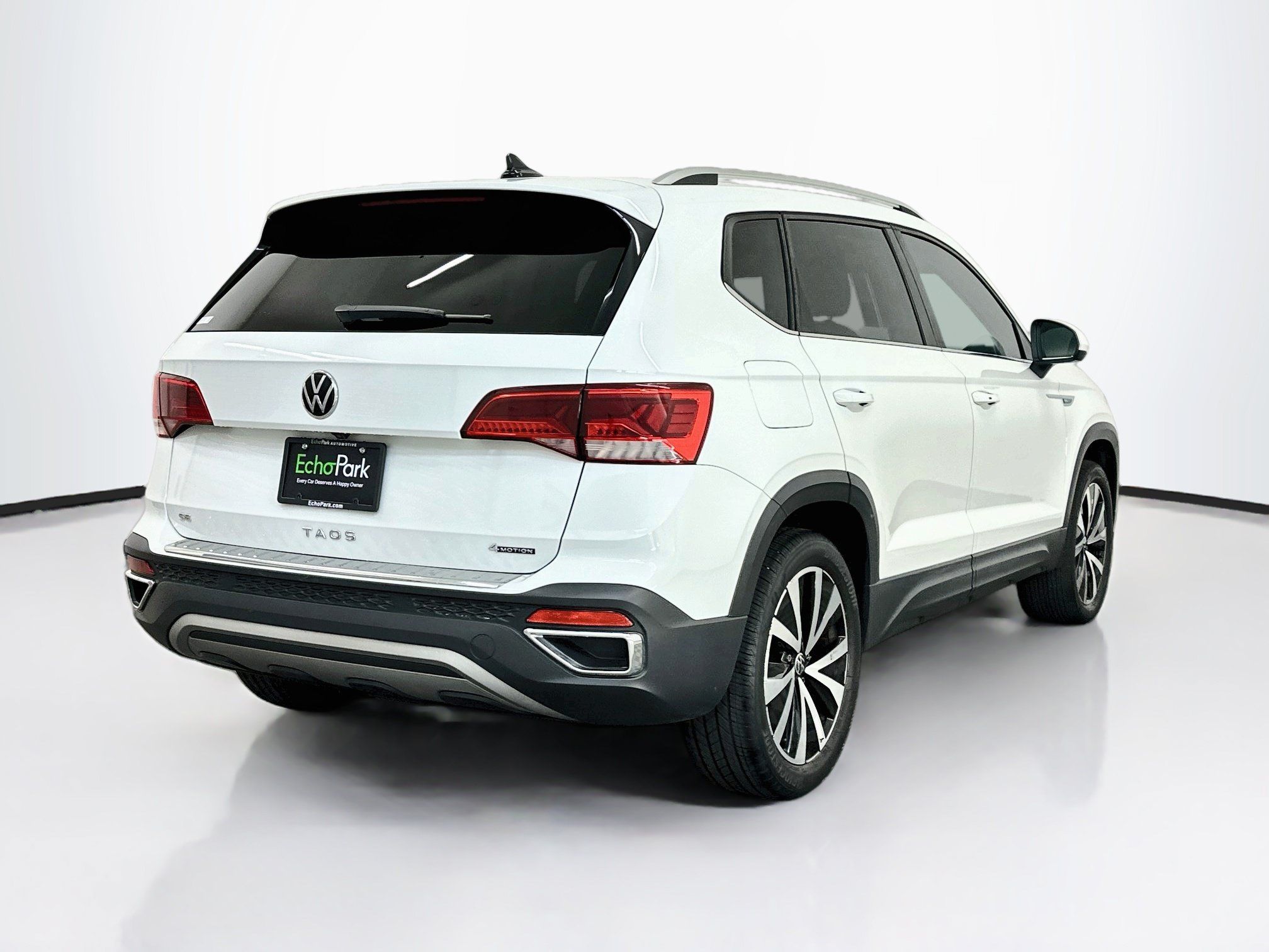 Used 2023 Volkswagen Taos SE w/ Panoramic Sunroof Package AWD/4WD image 9