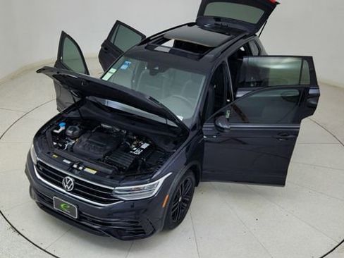 Used 2022 Volkswagen Tiguan SE R-Line image 86