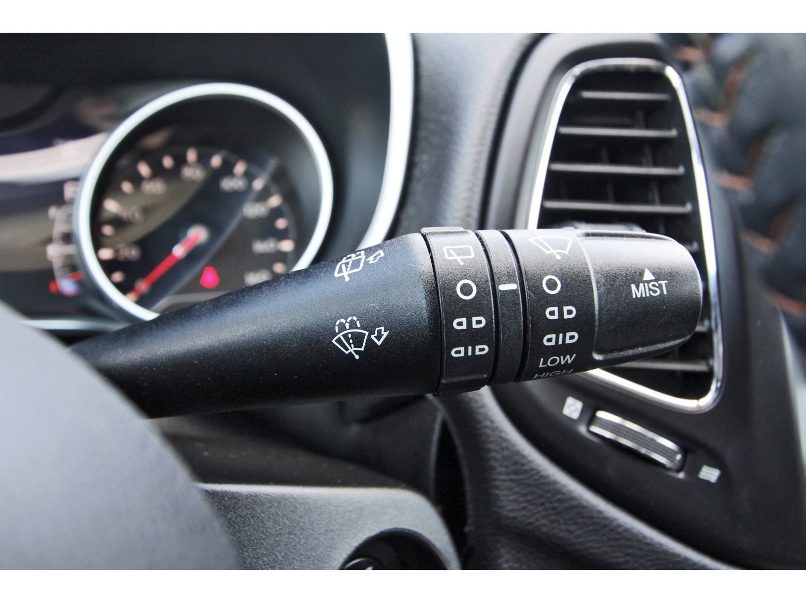 Used 2018 Jeep Compass Latitude w/ Popular Equipment Group FWD image 21