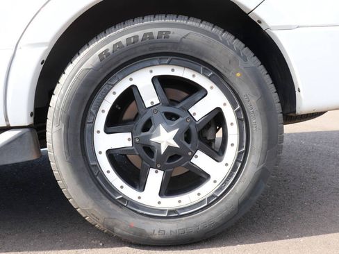 Used 2015 Ford Expedition XLT AWD/4WD image 11