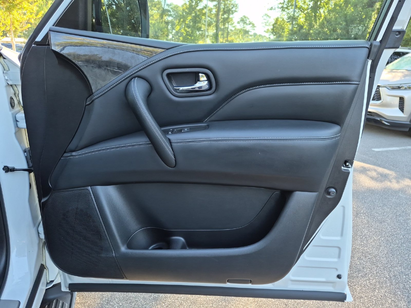 Used 2023 INFINITI QX80 Luxe w/ Cargo Package RWD image 34