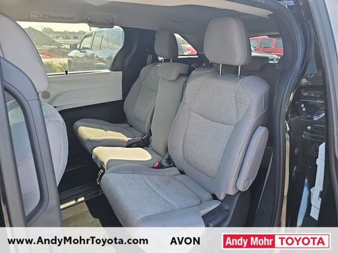 Used 2025 Toyota Sienna LE FWD image 11