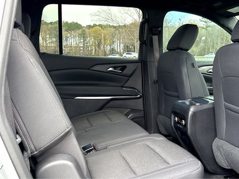 Used 2024 Chevrolet Traverse LS image 8