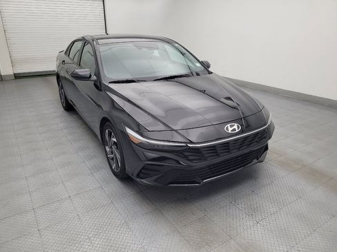 Used 2025 Hyundai Elantra Sport FWD image 13