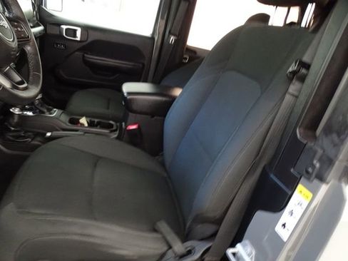 Used 2018 Jeep Wrangler Sport S image 2