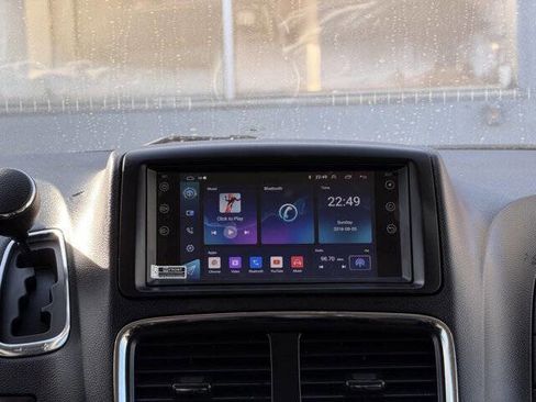 Used 2017 Dodge Grand Caravan SE image 16