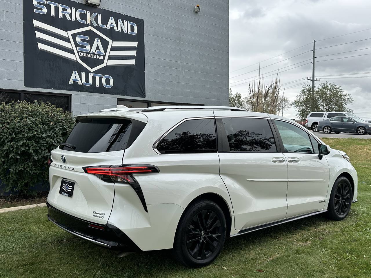 Used 2021 Toyota Sienna Limited AWD/4WD image 7