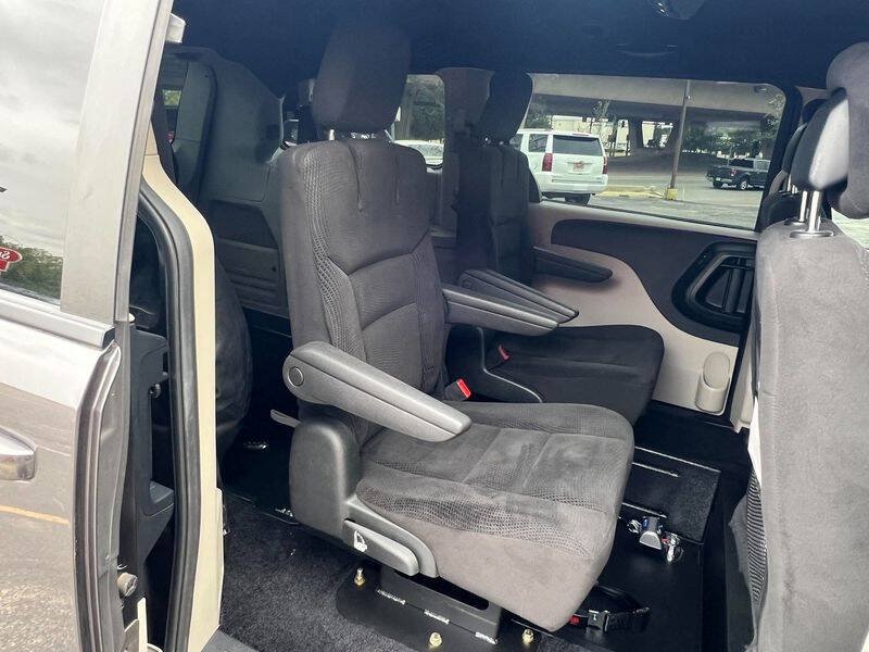 Used 2017 Dodge Grand Caravan SE FWD image 33