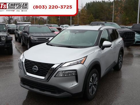 Used 2023 Nissan Rogue SV image 1