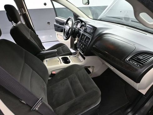 Used 2016 Dodge Grand Caravan SXT FWD image 43