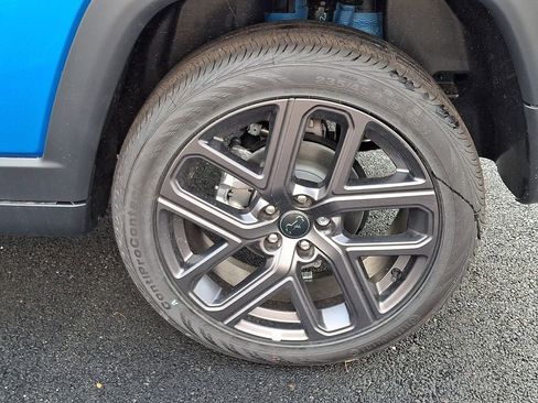 New 2026 Jeep Compass Latitude w/ Sun and Sound Group AWD/4WD image 5