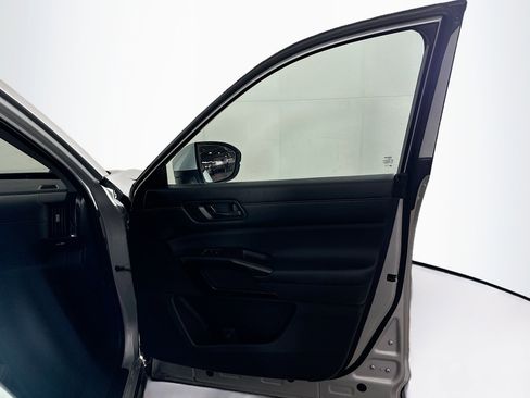 Used 2025 Nissan Pathfinder SV image 33