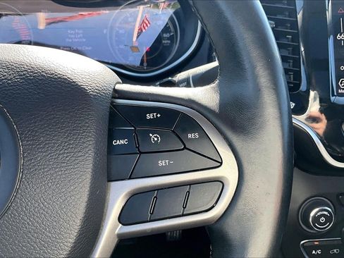 Used 2019 Jeep Cherokee Limited AWD/4WD image 19