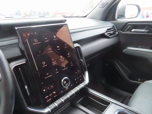 Used 2025 GMC Acadia AT4 w/ Super Cruise Package image 40