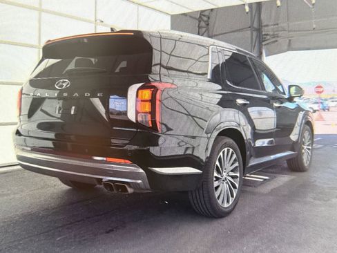 Used 2025 Hyundai Palisade Calligraphy image 2