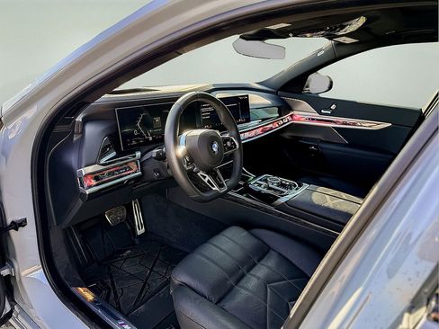 Used 2025 BMW 760i xDrive w/ Executive Package image 20