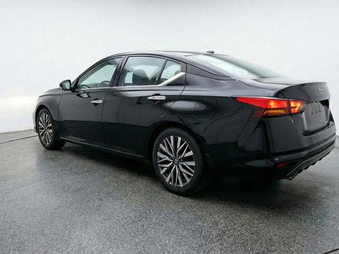 Used 2025 Nissan Altima 2.5 SV FWD image 6