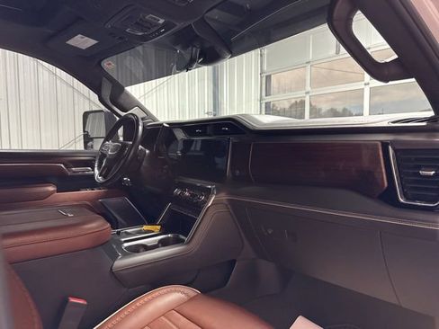 Used 2024 GMC Sierra 3500 Denali Ultimate AWD/4WD image 30