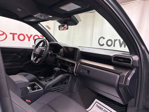 Used 2025 Toyota 4Runner SR5 AWD/4WD image 12
