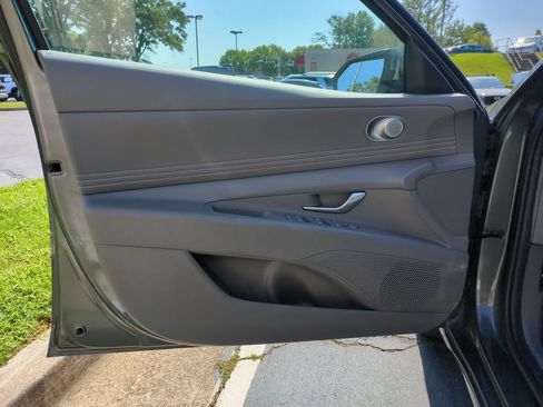 Used 2025 Hyundai Elantra SEL FWD image 11