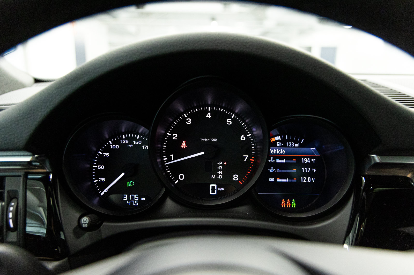 Used 2025 Porsche Macan AWD/4WD image 27