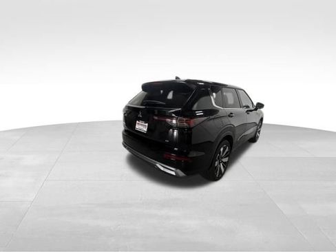 Used 2025 Mitsubishi Outlander SE FWD image 6