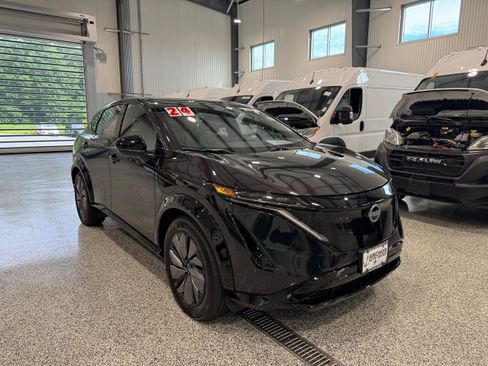 Used 2024 Nissan Ariya AWD image 6
