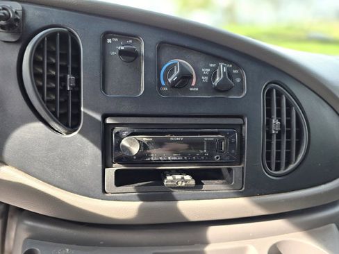 Used 2002 Ford E-150 and Econoline 150 image 20