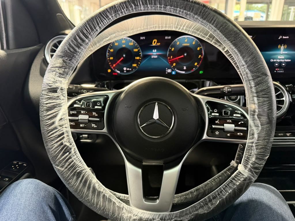 Used 2023 Mercedes-Benz GLA 250 4MATIC w/ Premium Package image 9