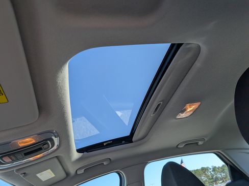 Certified 2025 Hyundai Elantra SEL image 14