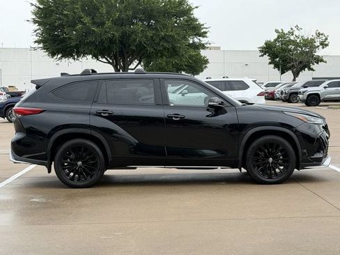 Used 2023 Toyota Highlander XSE FWD image 3