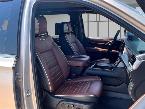 Used 2024 GMC Yukon Denali Ultimate AWD/4WD image 7