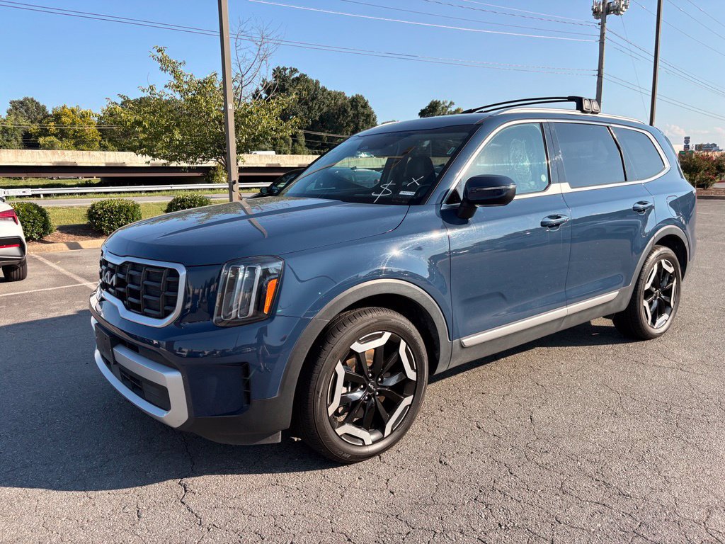 Used 2025 Kia Telluride S AWD/4WD image 3